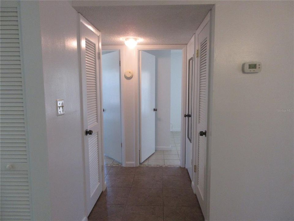 For Sale: $130,000 (2 beds, 1 baths, 891 Square Feet)