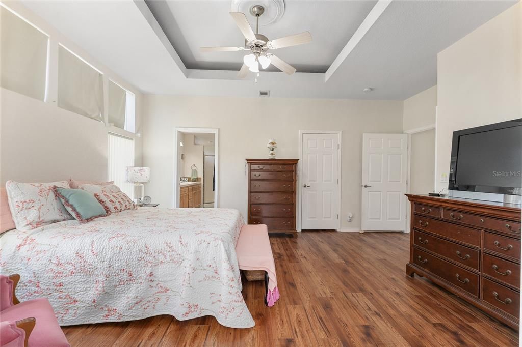 Active With Contract: $199,900 (3 beds, 2 baths, 2031 Square Feet)