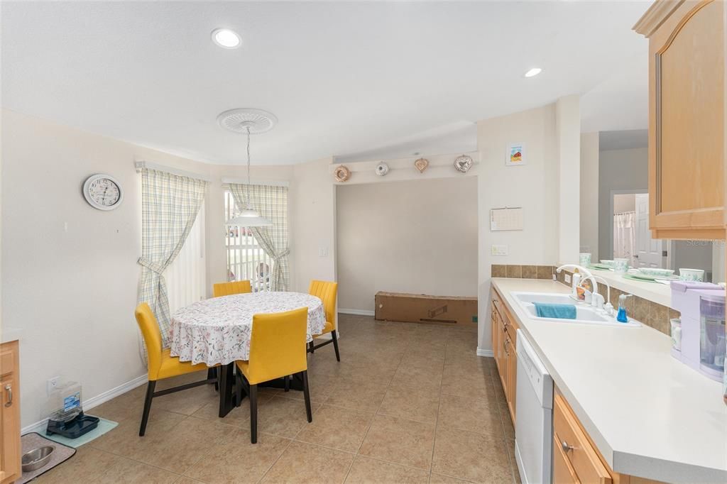 Active With Contract: $199,900 (3 beds, 2 baths, 2031 Square Feet)
