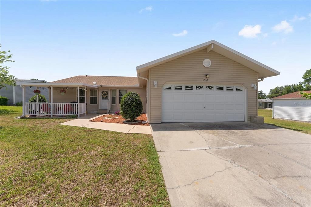 Active With Contract: $199,900 (3 beds, 2 baths, 2031 Square Feet)