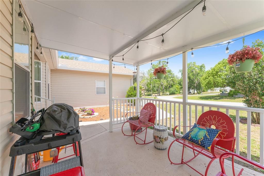 Active With Contract: $199,900 (3 beds, 2 baths, 2031 Square Feet)