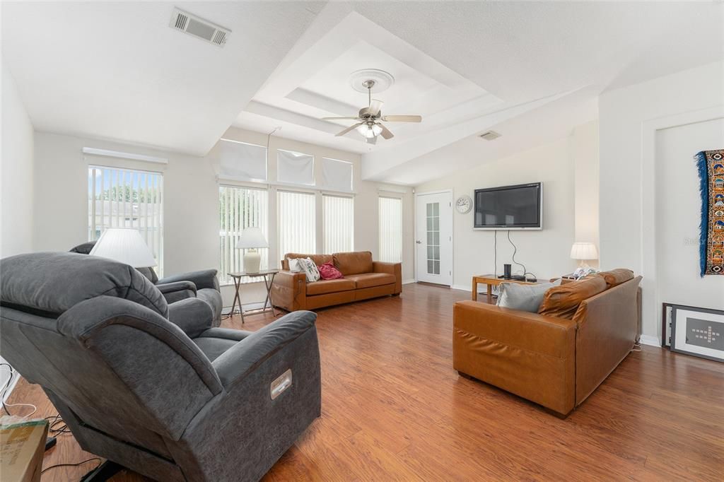 Active With Contract: $199,900 (3 beds, 2 baths, 2031 Square Feet)