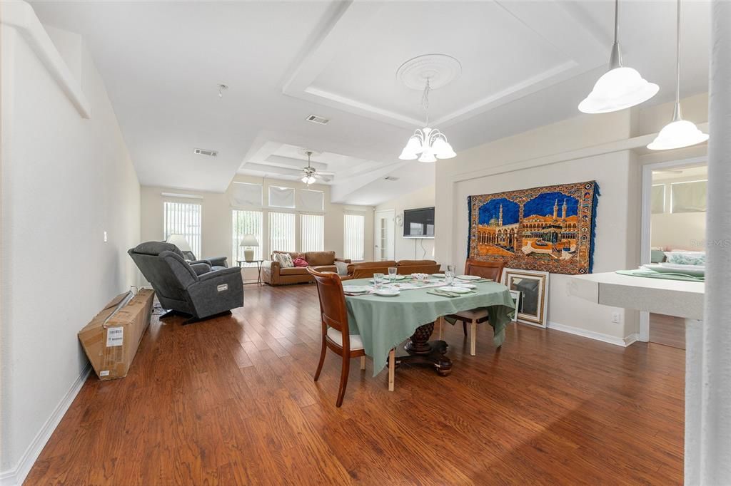 Active With Contract: $199,900 (3 beds, 2 baths, 2031 Square Feet)