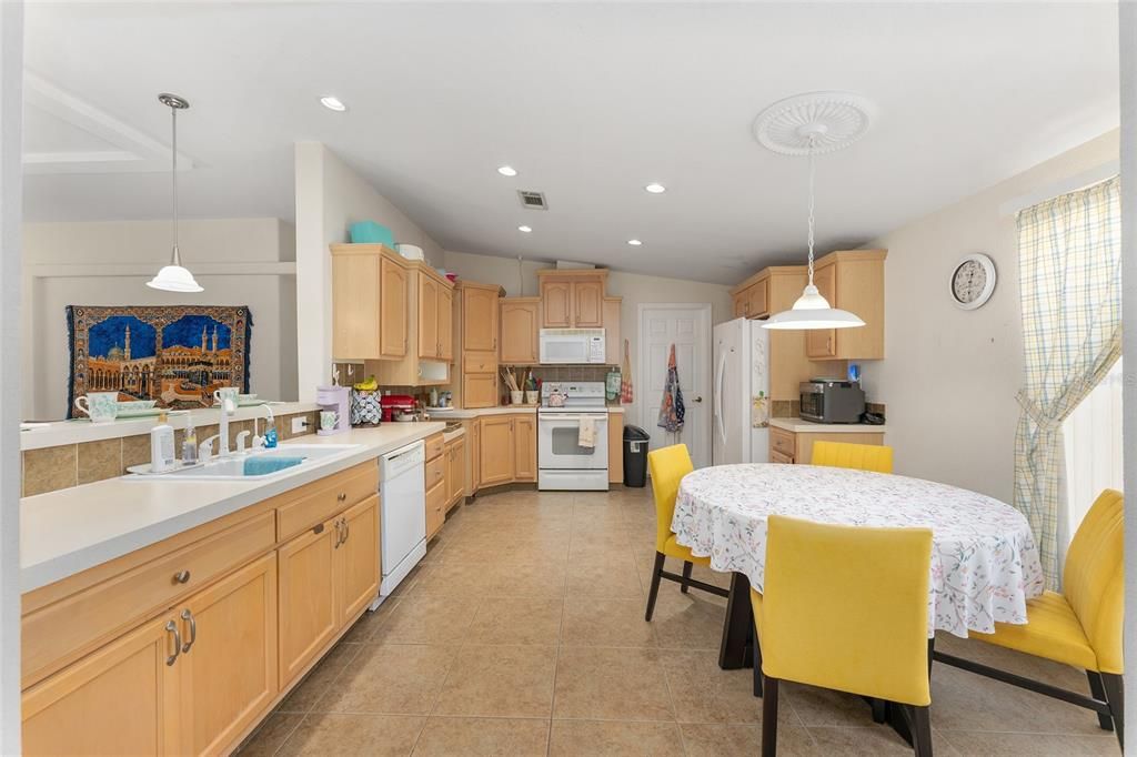 Active With Contract: $199,900 (3 beds, 2 baths, 2031 Square Feet)