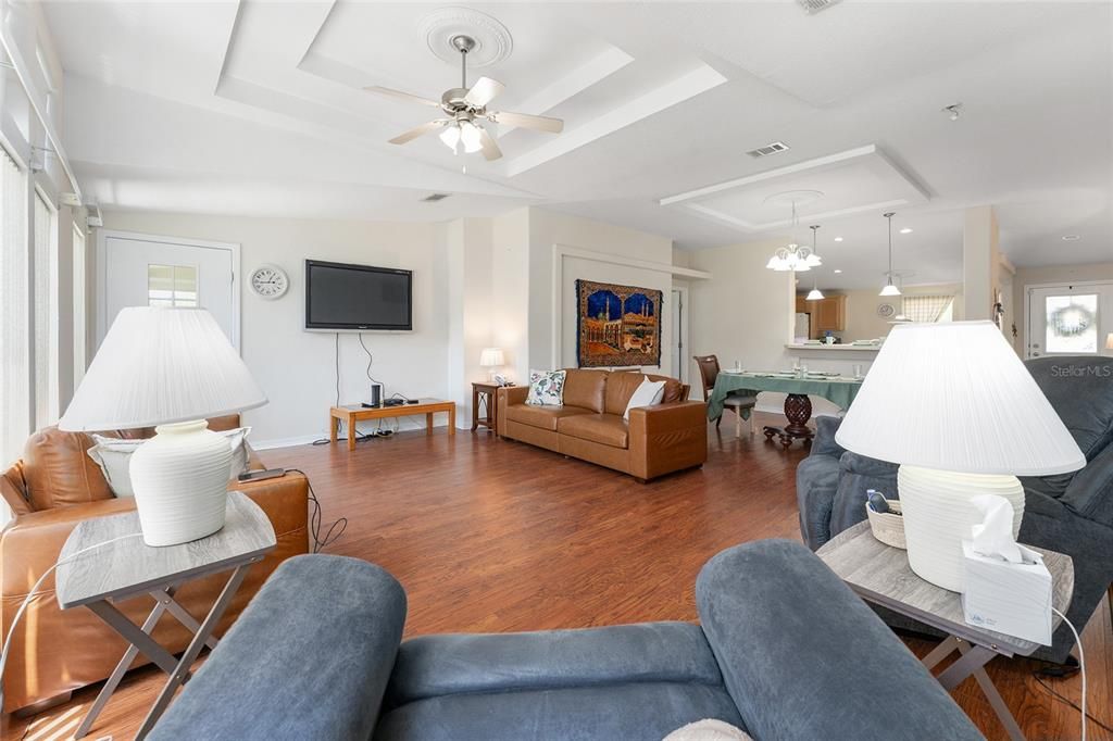 Active With Contract: $199,900 (3 beds, 2 baths, 2031 Square Feet)