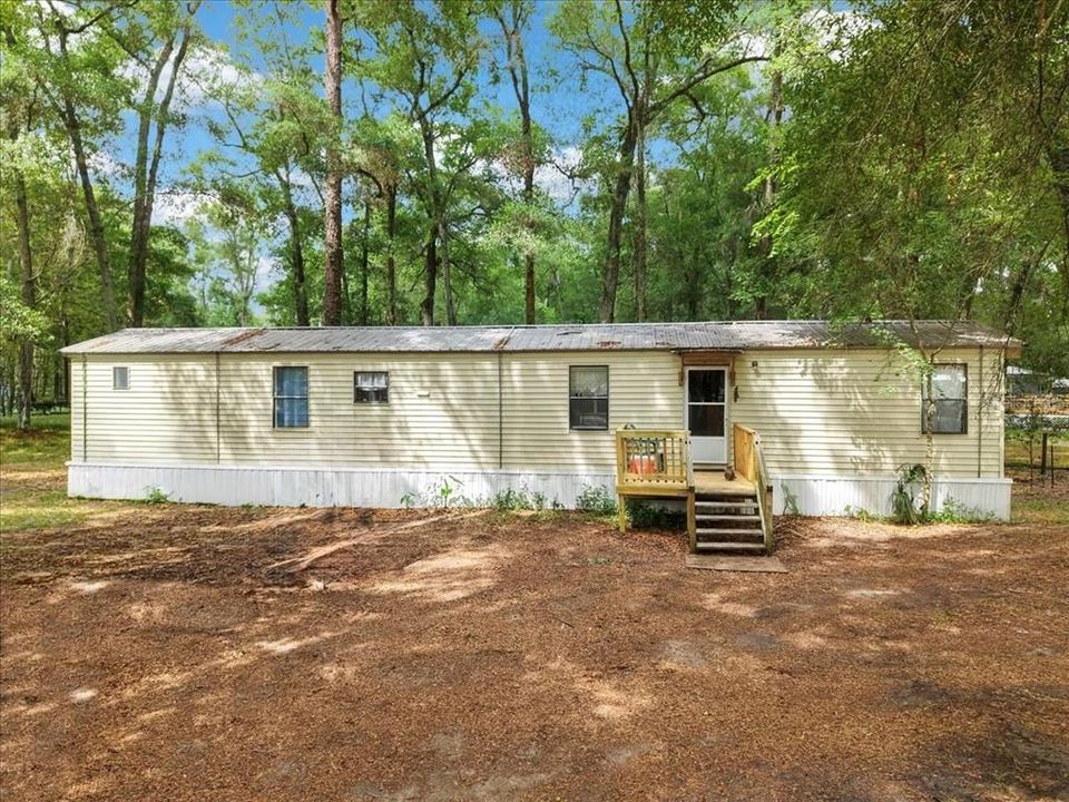 For Sale: $94,900 (2 beds, 2 baths, 924 Square Feet)