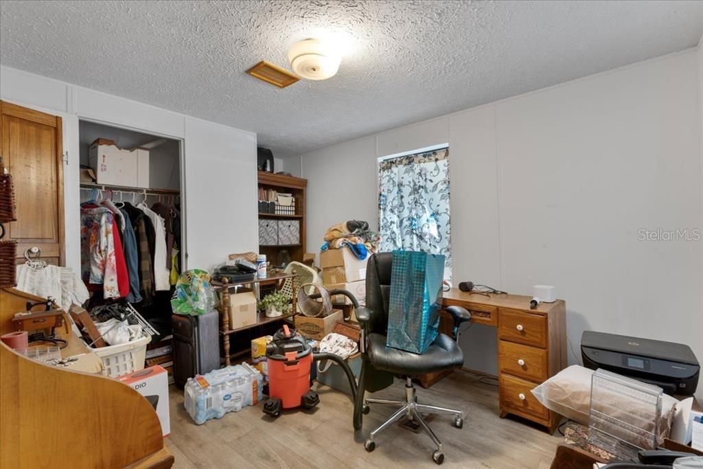 For Sale: $94,900 (2 beds, 2 baths, 924 Square Feet)