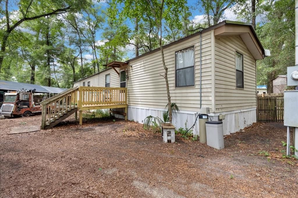 For Sale: $94,900 (2 beds, 2 baths, 924 Square Feet)