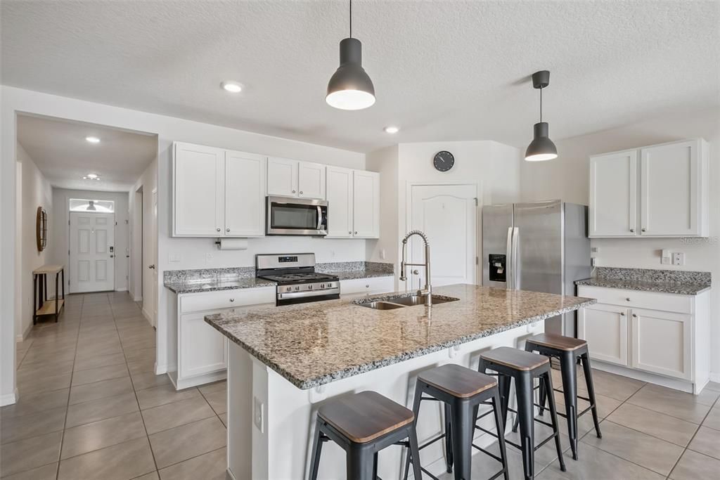 En Venta: $420,900 (4 camas, 2 baños, 1836 Pies cuadrados)