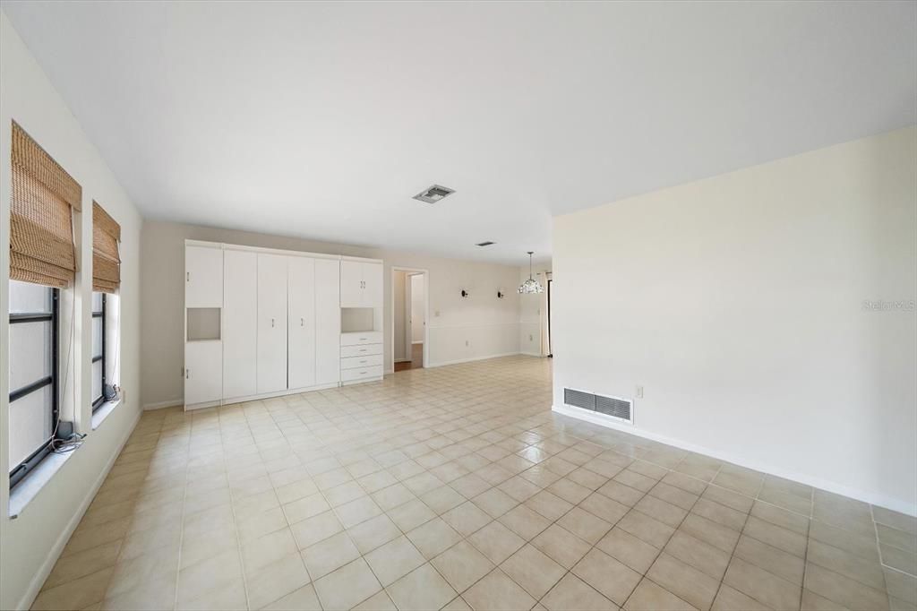 For Sale: $599,000 (3 beds, 2 baths, 2136 Square Feet)