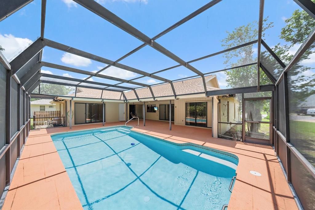 For Sale: $599,000 (3 beds, 2 baths, 2136 Square Feet)