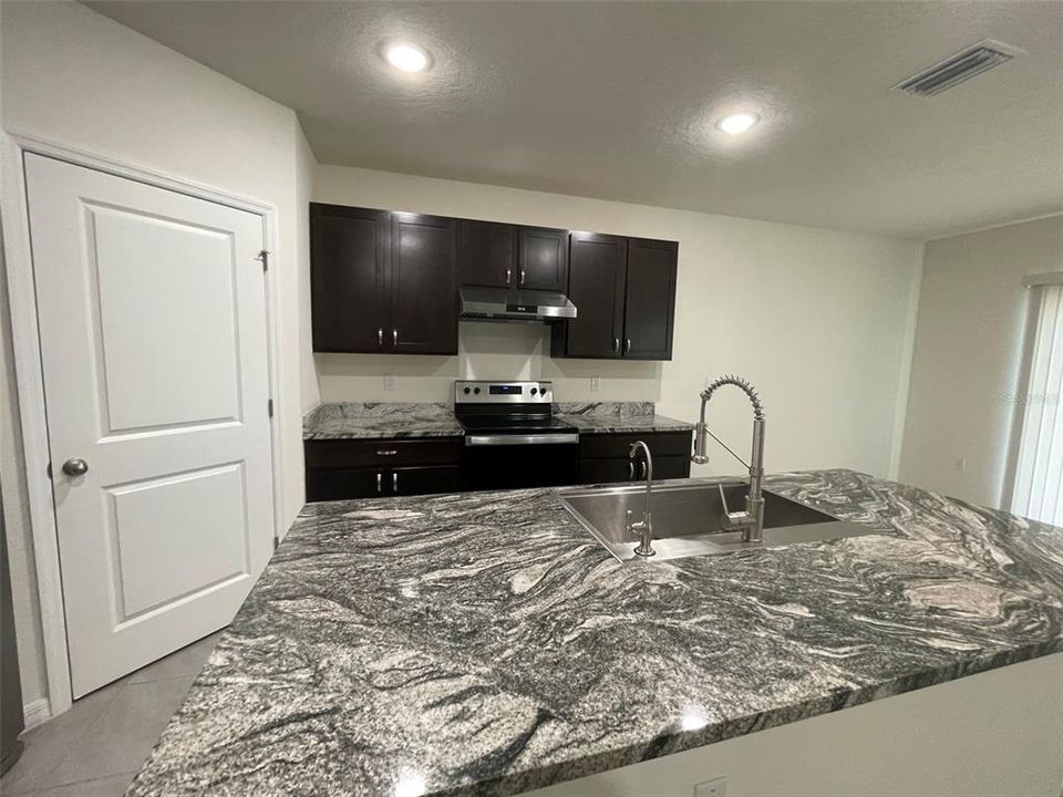 For Rent: $3,250 (5 beds, 3 baths, 2605 Square Feet)