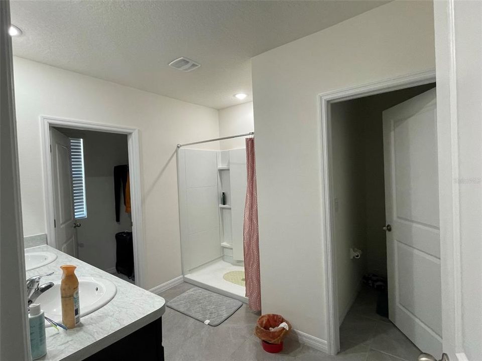 For Rent: $3,250 (5 beds, 3 baths, 2605 Square Feet)