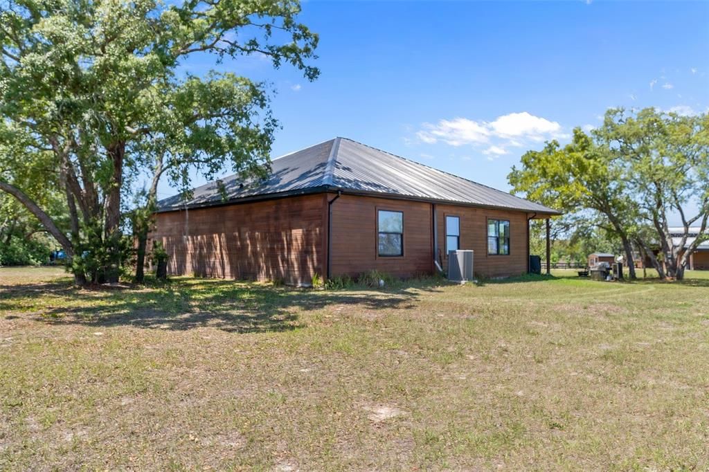 Active With Contract: $975,000 (3 beds, 3 baths, 2016 Square Feet)