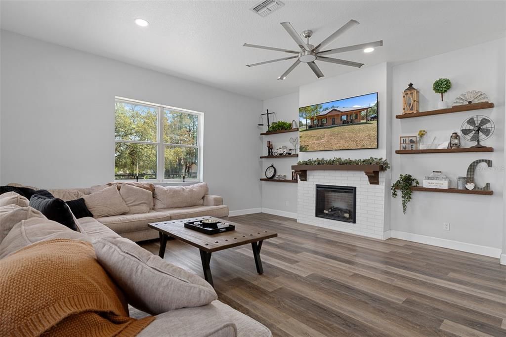 Active With Contract: $975,000 (3 beds, 3 baths, 2016 Square Feet)