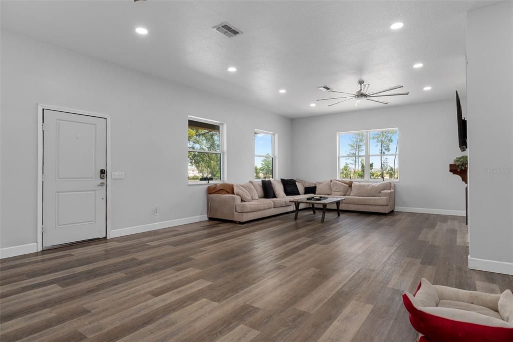 Active With Contract: $975,000 (3 beds, 3 baths, 2016 Square Feet)