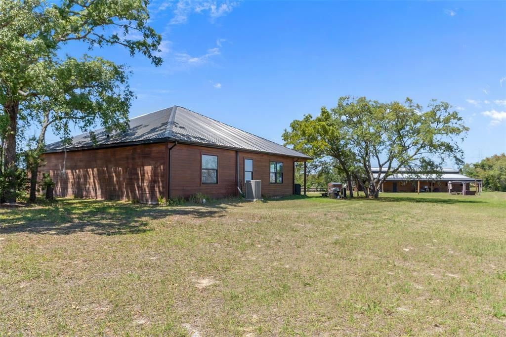 Active With Contract: $975,000 (3 beds, 3 baths, 2016 Square Feet)