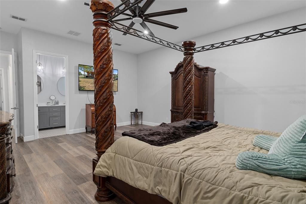 Active With Contract: $975,000 (3 beds, 3 baths, 2016 Square Feet)