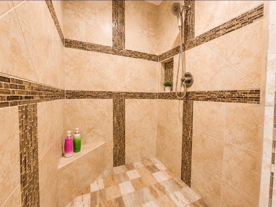 На продажу: $439,900 (5 спален, 3 ванн, 2258 Квадратных фут)