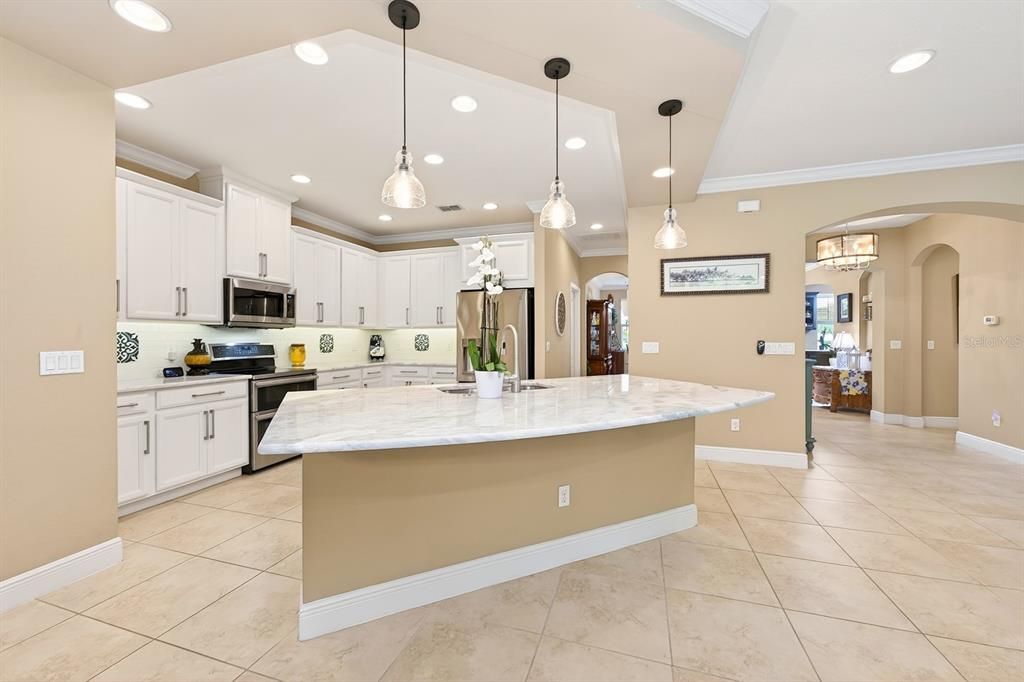 Activo con contrato: $815,000 (4 camas, 3 baños, 3272 Pies cuadrados)