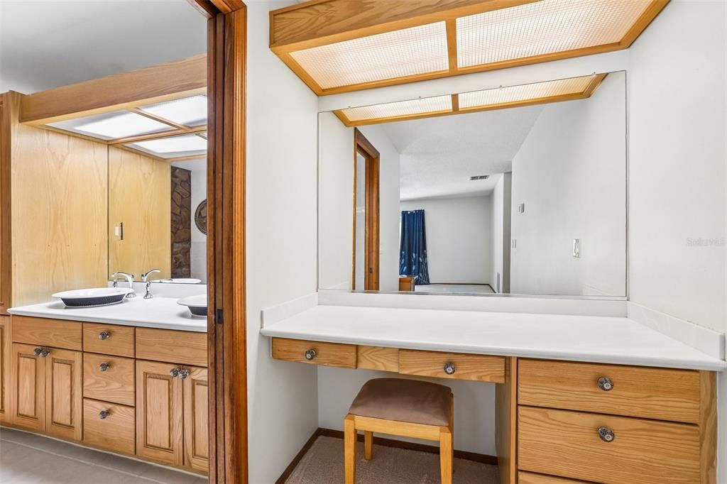 Activo con contrato: $975,000 (5 camas, 3 baños, 3367 Pies cuadrados)