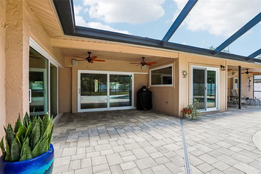 Activo con contrato: $975,000 (5 camas, 3 baños, 3367 Pies cuadrados)