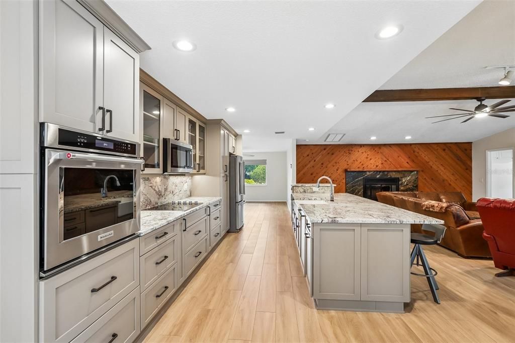 Activo con contrato: $975,000 (5 camas, 3 baños, 3367 Pies cuadrados)