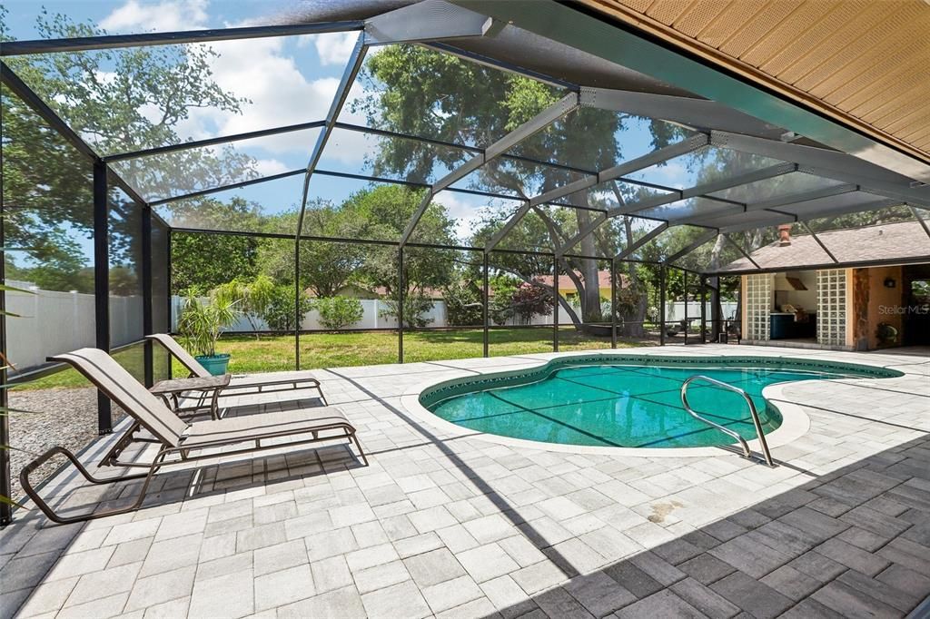 Activo con contrato: $975,000 (5 camas, 3 baños, 3367 Pies cuadrados)