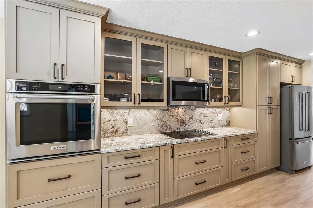 Activo con contrato: $975,000 (5 camas, 3 baños, 3367 Pies cuadrados)