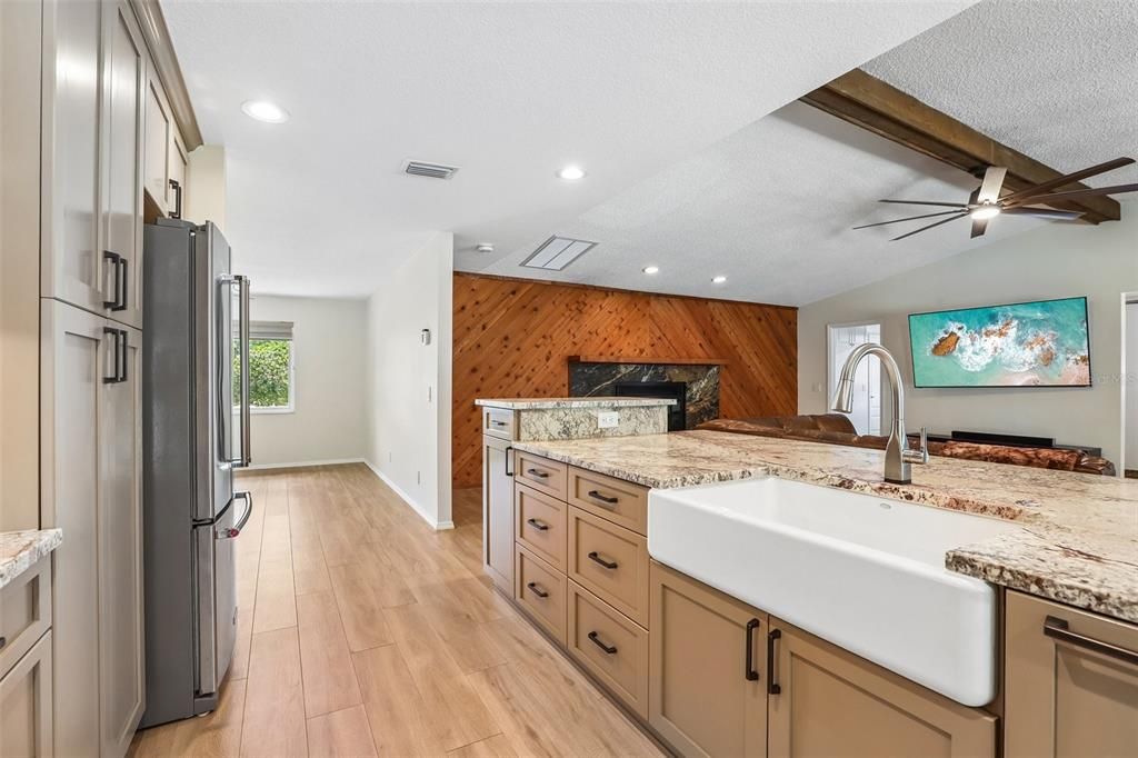 Activo con contrato: $975,000 (5 camas, 3 baños, 3367 Pies cuadrados)