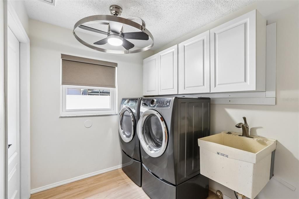 Activo con contrato: $975,000 (5 camas, 3 baños, 3367 Pies cuadrados)