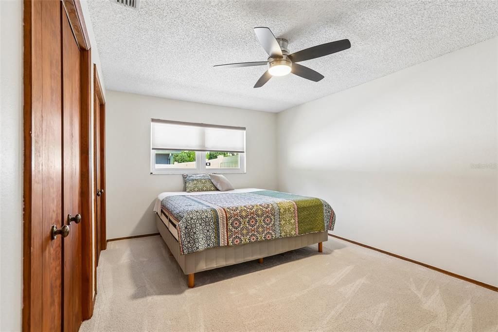 Activo con contrato: $975,000 (5 camas, 3 baños, 3367 Pies cuadrados)