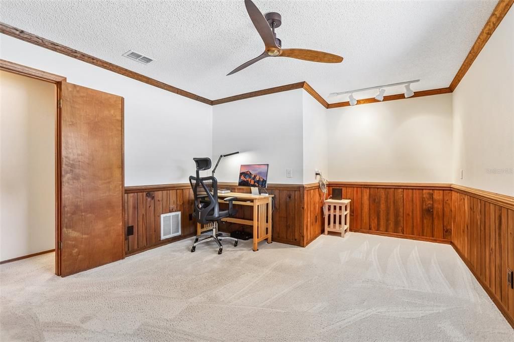 Activo con contrato: $975,000 (5 camas, 3 baños, 3367 Pies cuadrados)