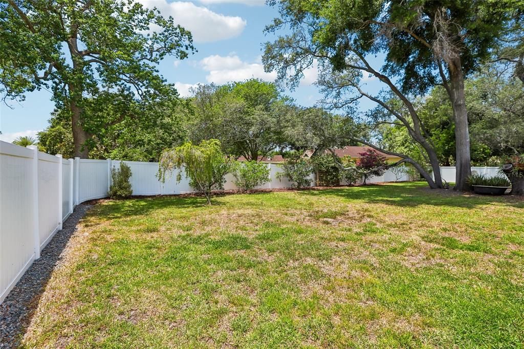 Activo con contrato: $975,000 (5 camas, 3 baños, 3367 Pies cuadrados)