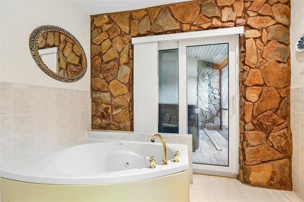 Activo con contrato: $975,000 (5 camas, 3 baños, 3367 Pies cuadrados)
