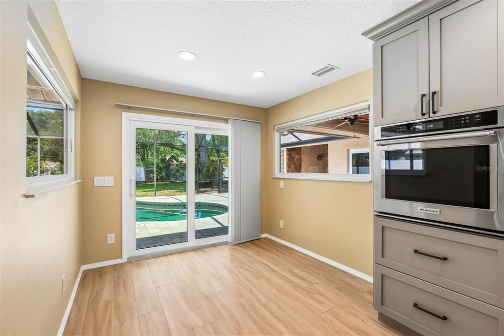 Activo con contrato: $975,000 (5 camas, 3 baños, 3367 Pies cuadrados)