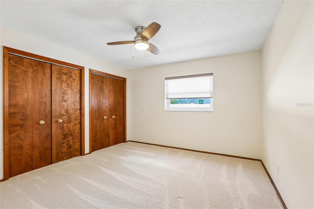 Activo con contrato: $975,000 (5 camas, 3 baños, 3367 Pies cuadrados)