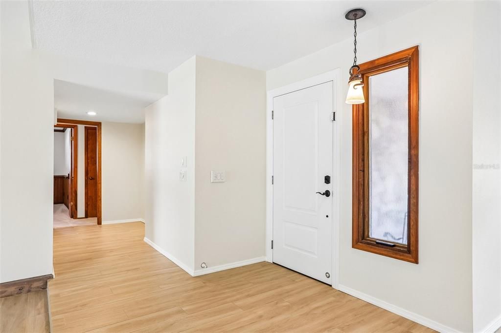 Activo con contrato: $975,000 (5 camas, 3 baños, 3367 Pies cuadrados)
