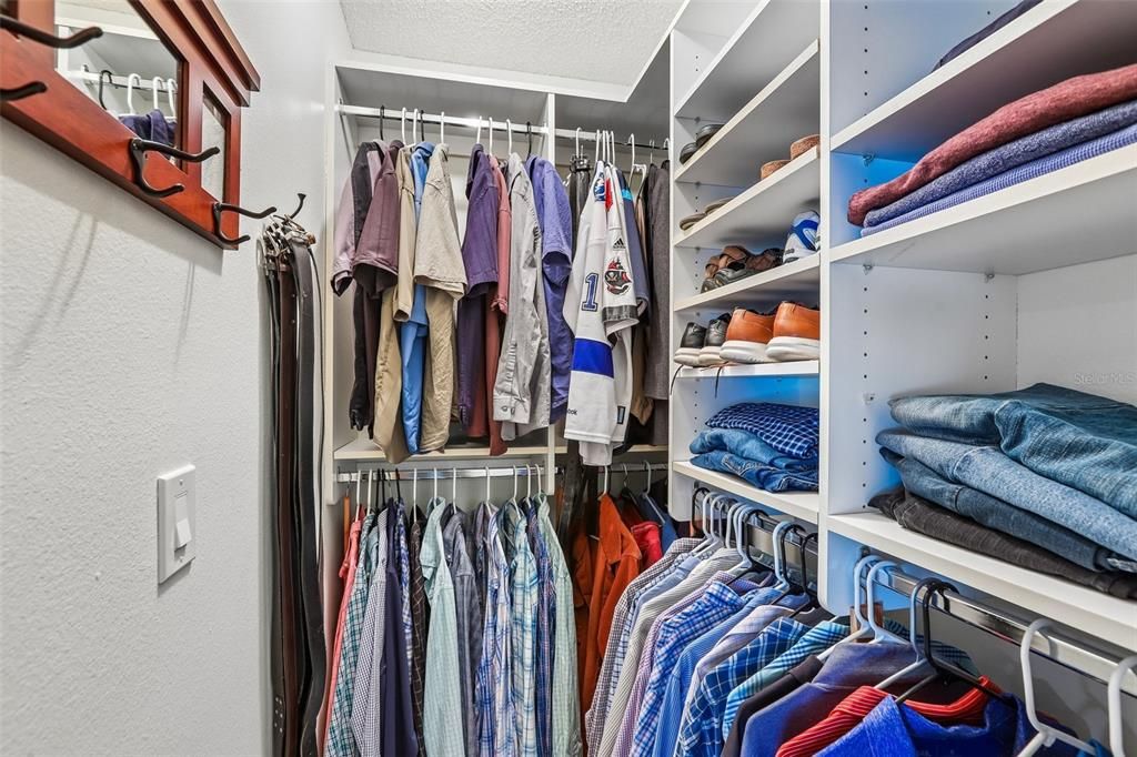 Activo con contrato: $975,000 (5 camas, 3 baños, 3367 Pies cuadrados)