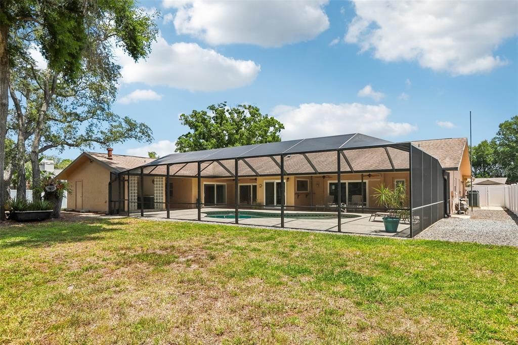 Activo con contrato: $975,000 (5 camas, 3 baños, 3367 Pies cuadrados)