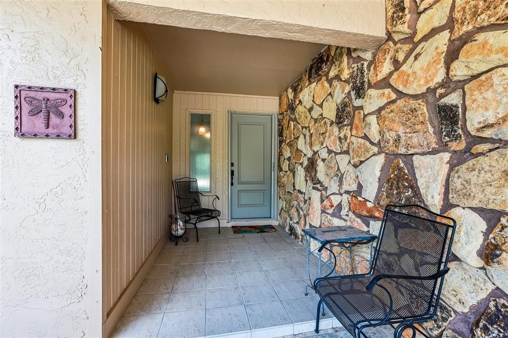 Activo con contrato: $975,000 (5 camas, 3 baños, 3367 Pies cuadrados)