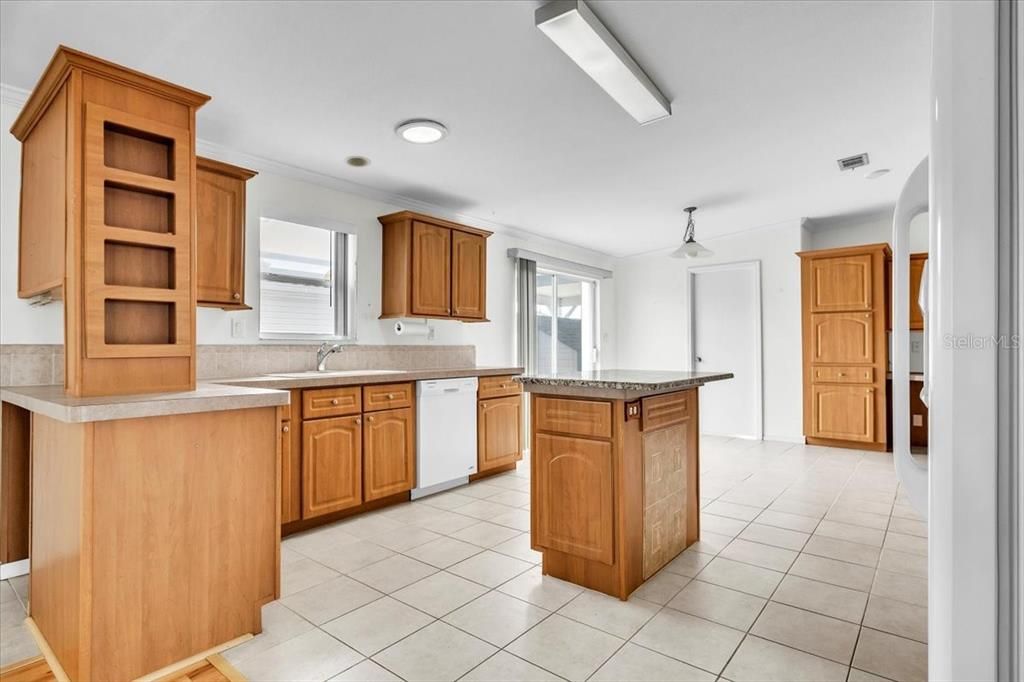 На продажу: $164,900 (3 спален, 2 ванн, 1740 Квадратных фут)