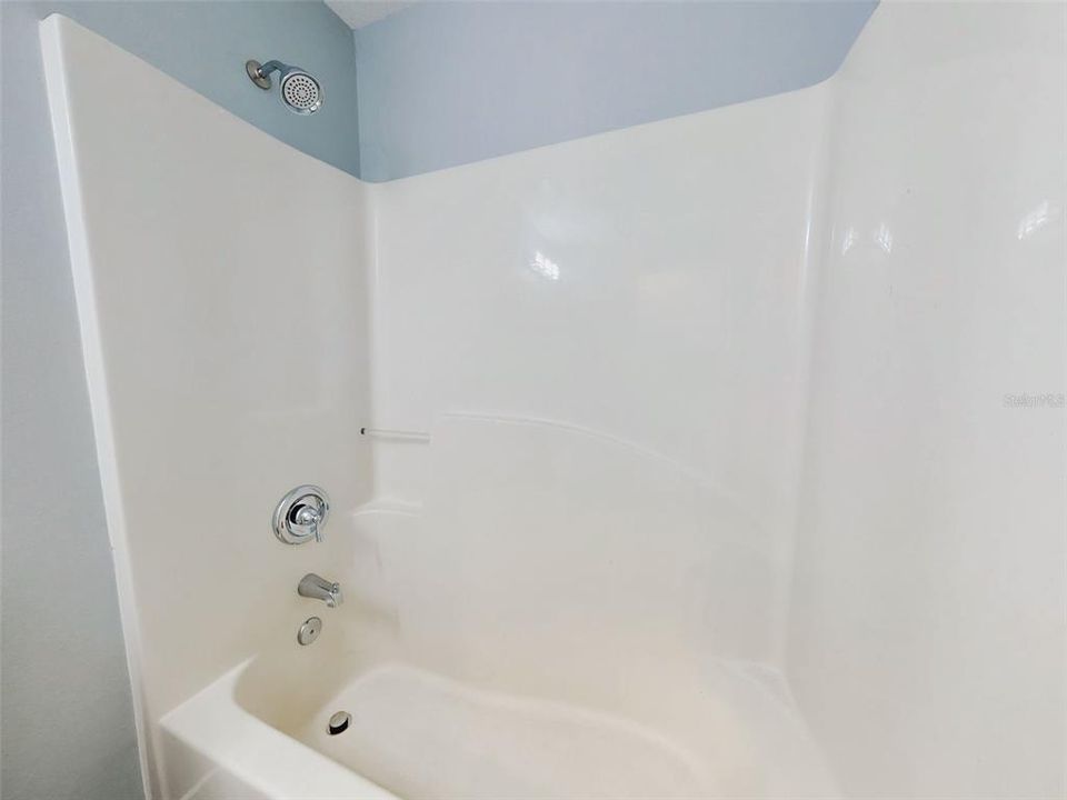 Под контрактом: $299,900 (3 спален, 2 ванн, 1205 Квадратных фут)