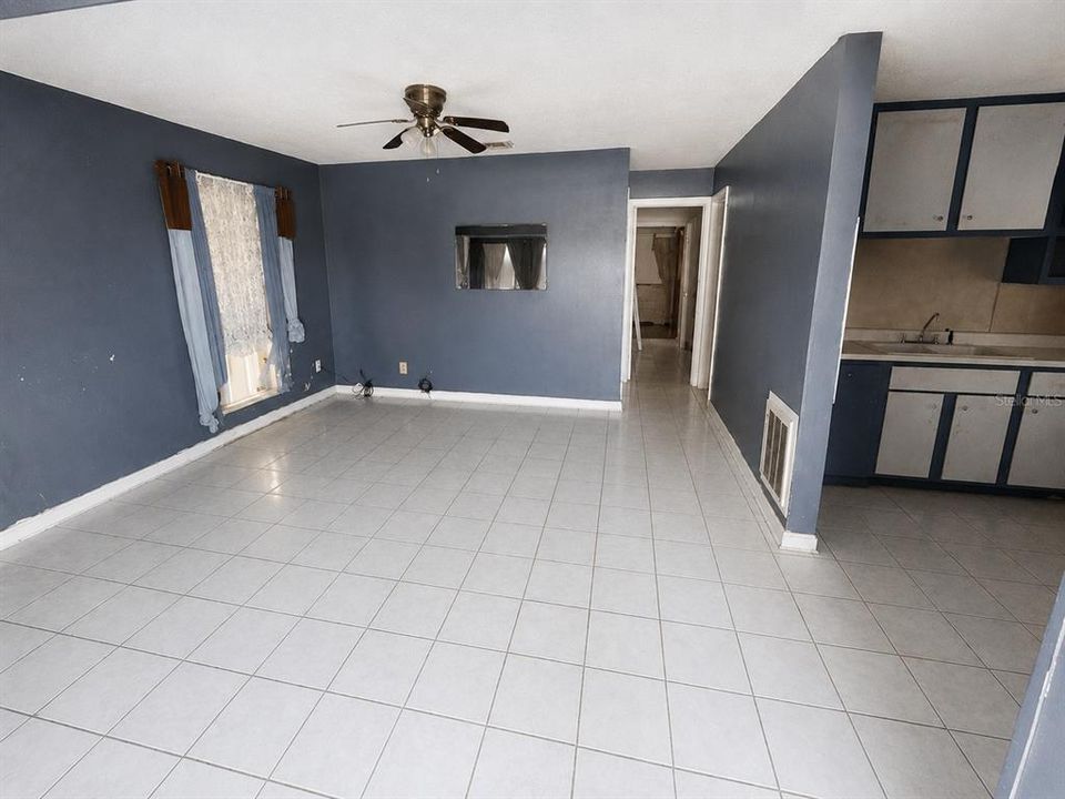 For Sale: $110,000 (2 beds, 1 baths, 814 Square Feet)