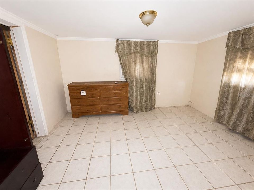 For Sale: $110,000 (2 beds, 1 baths, 814 Square Feet)