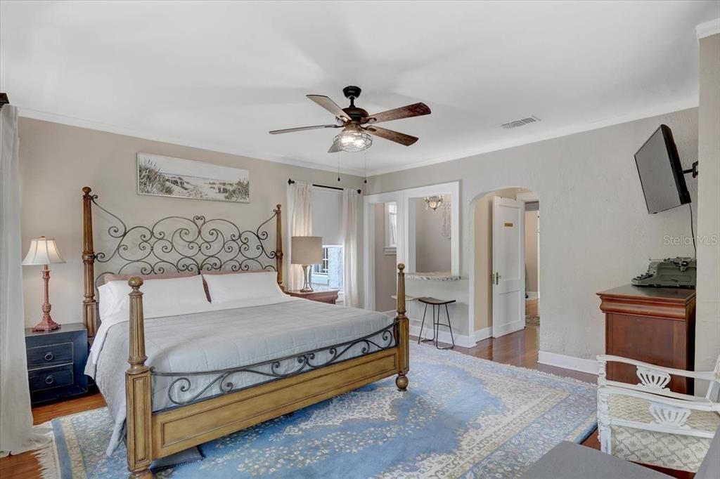 For Sale: $2,250,000 (5 beds, 5 baths, 3599 Square Feet)