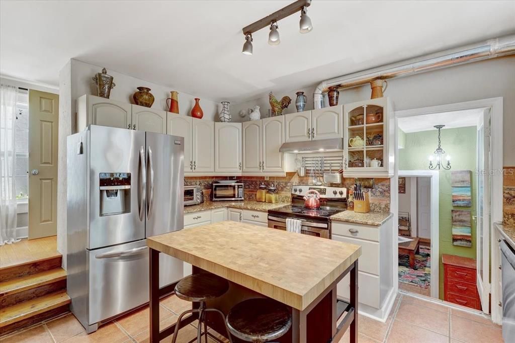 For Sale: $2,250,000 (5 beds, 5 baths, 3599 Square Feet)