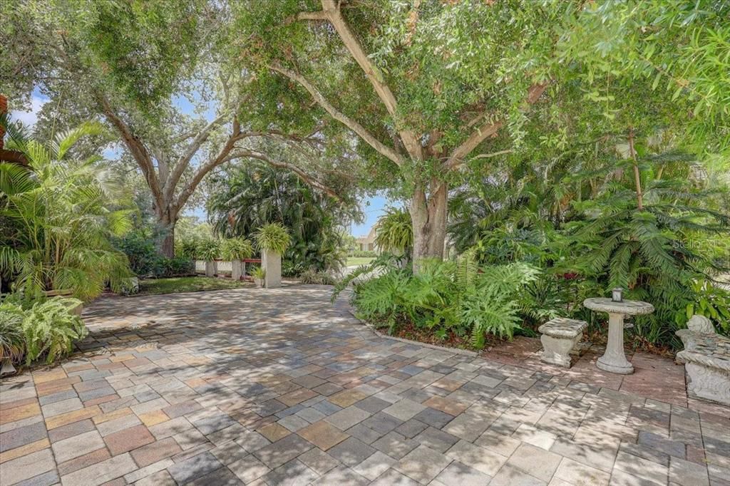 For Sale: $2,250,000 (5 beds, 5 baths, 3599 Square Feet)