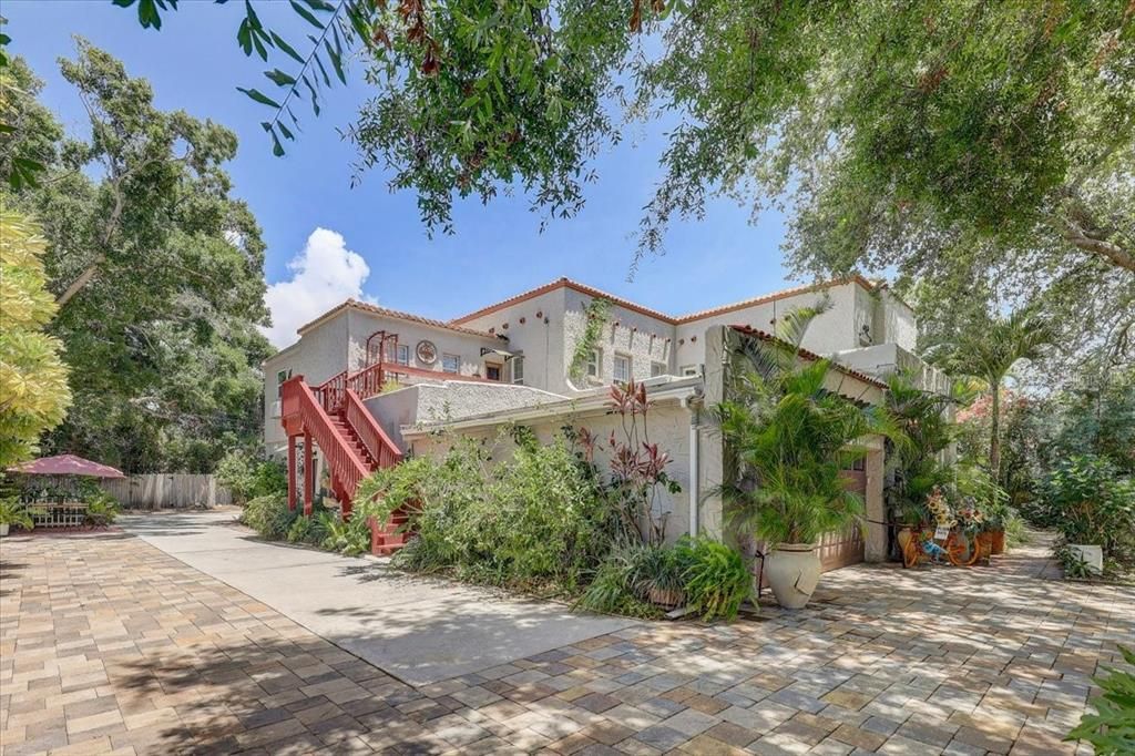 For Sale: $2,250,000 (5 beds, 5 baths, 3599 Square Feet)