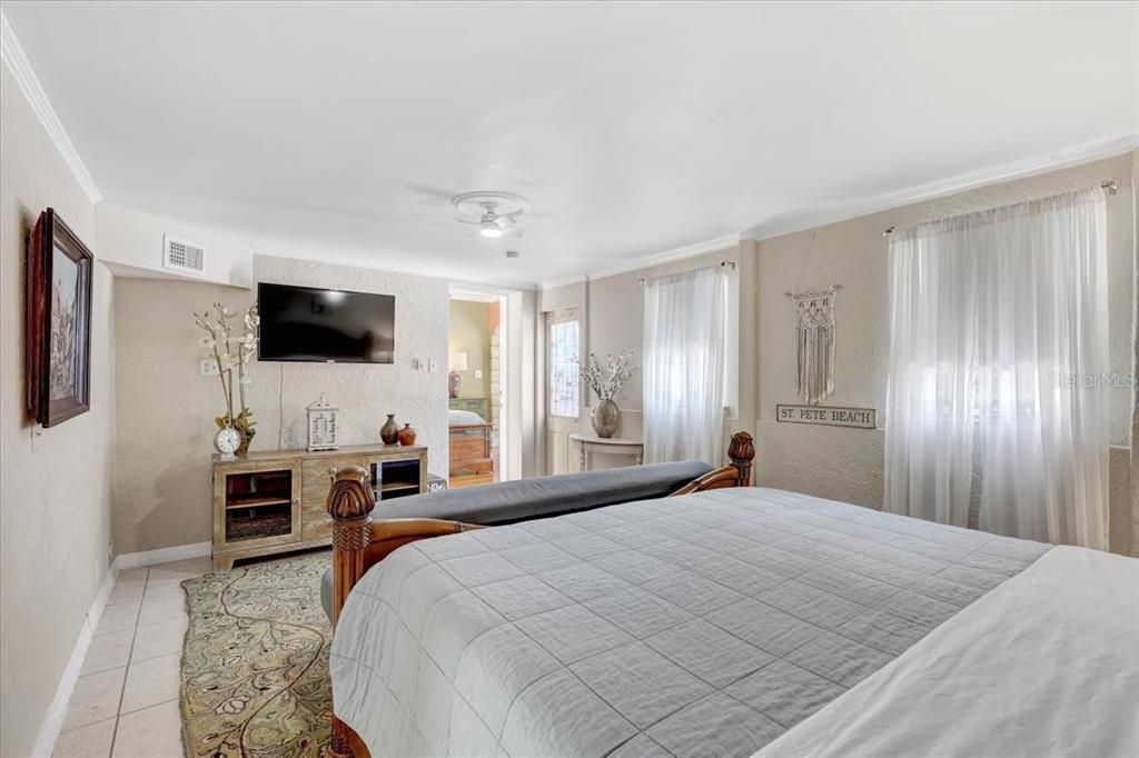 For Sale: $2,250,000 (5 beds, 5 baths, 3599 Square Feet)